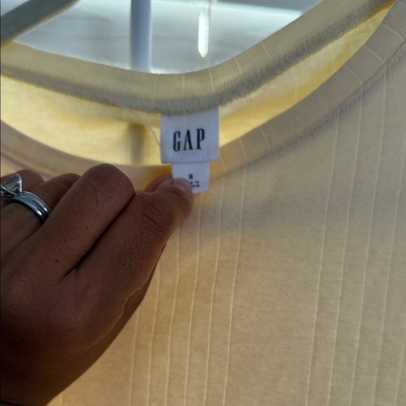 GAP Soft Yellow Ruffle Sleeve Tee Women’s Small Short Sleeve Casual Top - Picture 3 of 3